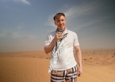 Tom is in the trawey desert.